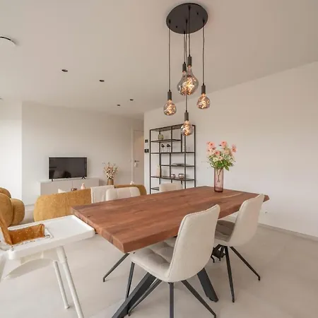 Stylish With Spacious Terrace ミデルケルケ