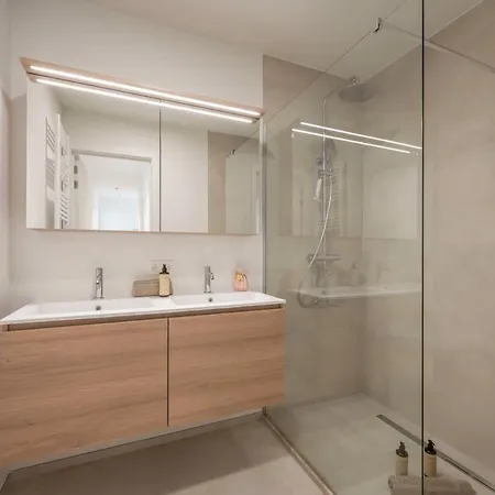 Stylish With Spacious Terrace *