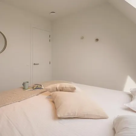 Stylish With Spacious Terrace ミデルケルケ