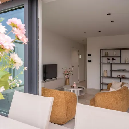 Stylish With Spacious Terrace * ミデルケルケ