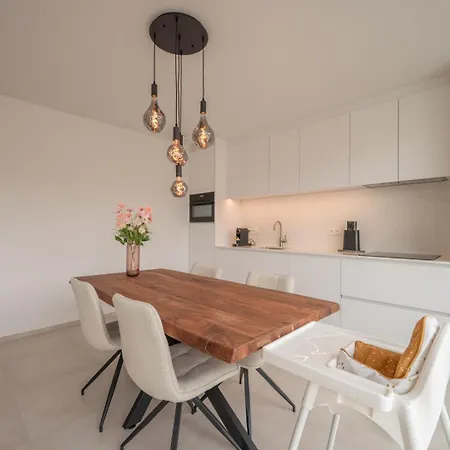 Stylish With Spacious Terrace *